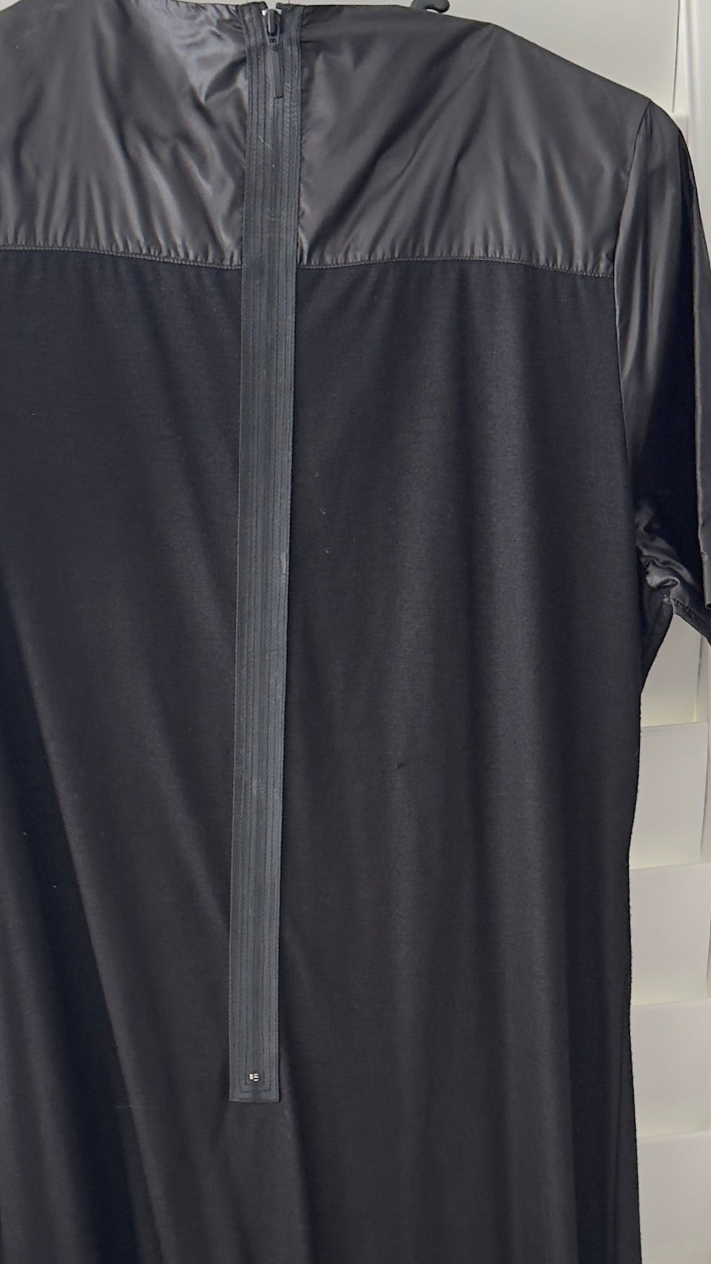 black dress yttrium size 3 satin sleeves 